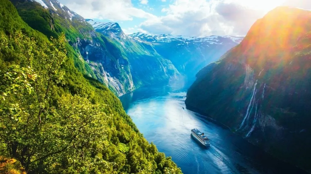 10 Bucket List Family Vacations around the World